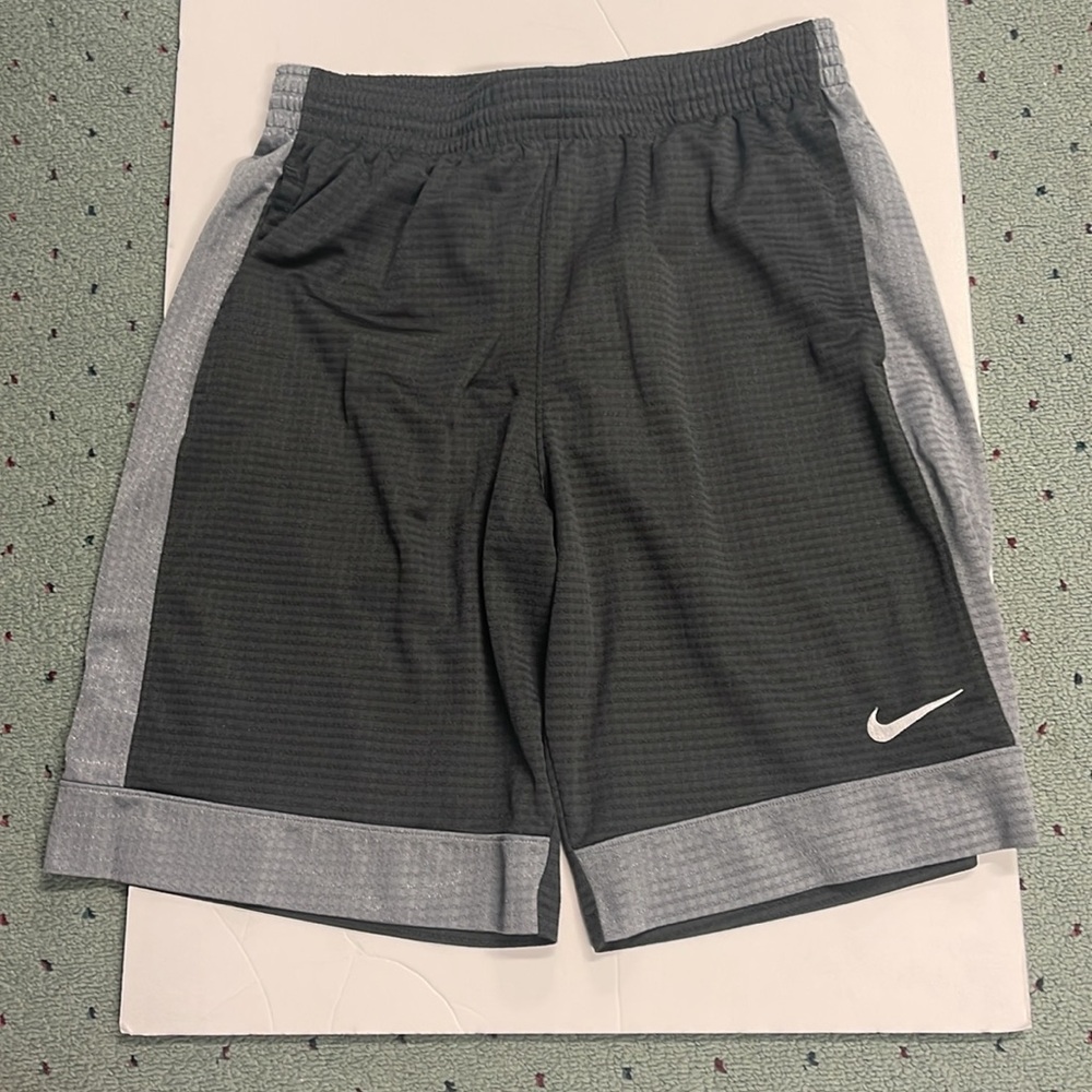 NIKE MENS FAST BREAK BLACK WITH GRAY STRIPE BASKETBALL SHORTS SIZE MEDIUM - Picture 5 of 10